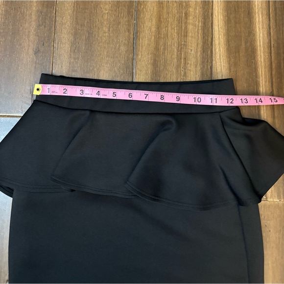 Body Central Sz S Black Mini Skirt Peplum Bodycon Ruffle Elastic Waist Y2K - Picture 2 of 7